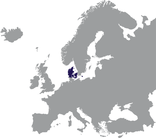 Denemarken aangegeven in donkerblauw op grijze kaart van Europa - op transparante achtergrond - 600 x 529 pixels